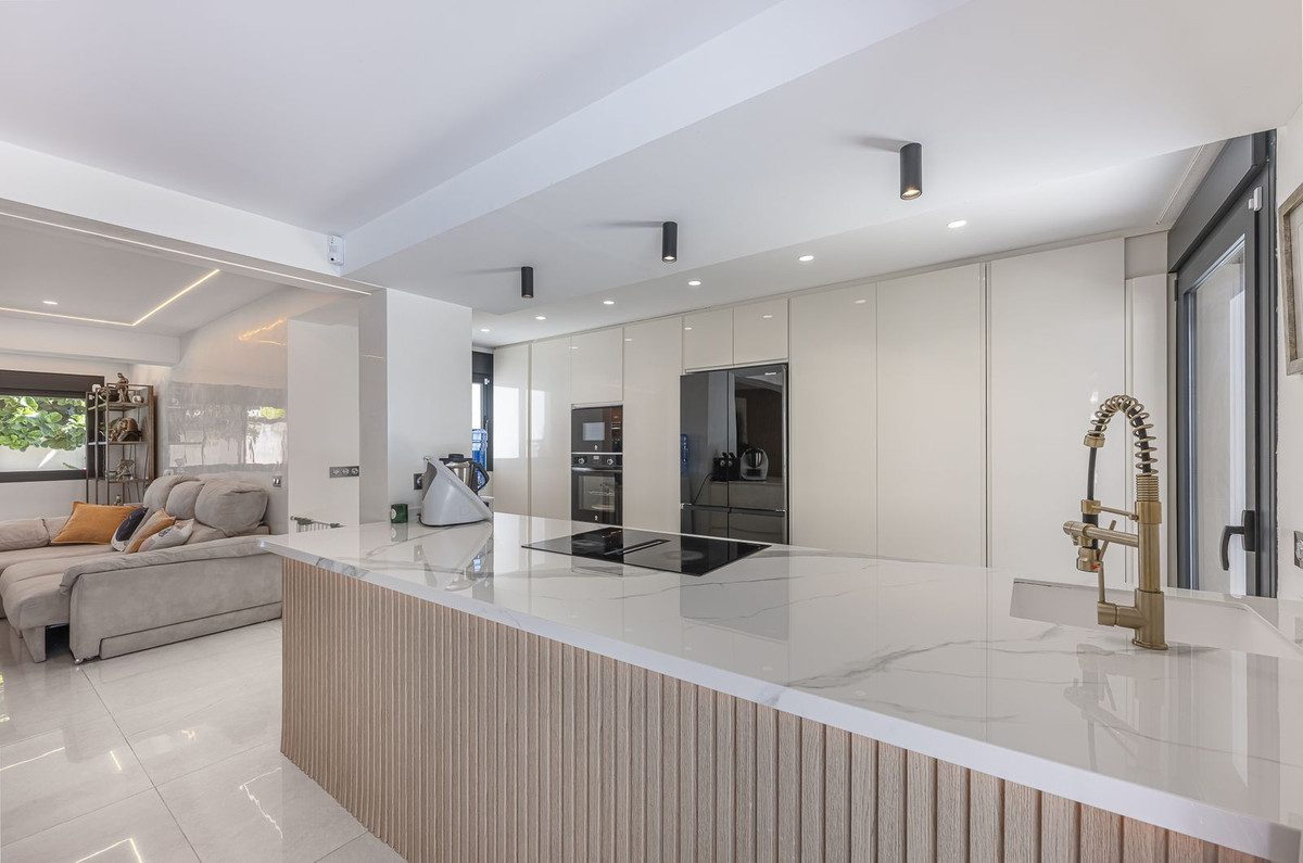 Detached Villa in Estepona, Costa del Sol – 3 beds – 1800000 € - photo 14 of 54