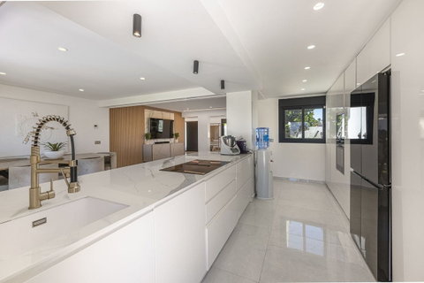 Detached Villa in Estepona, Costa del Sol – 3 beds – 1800000 € - photo 16 of 54