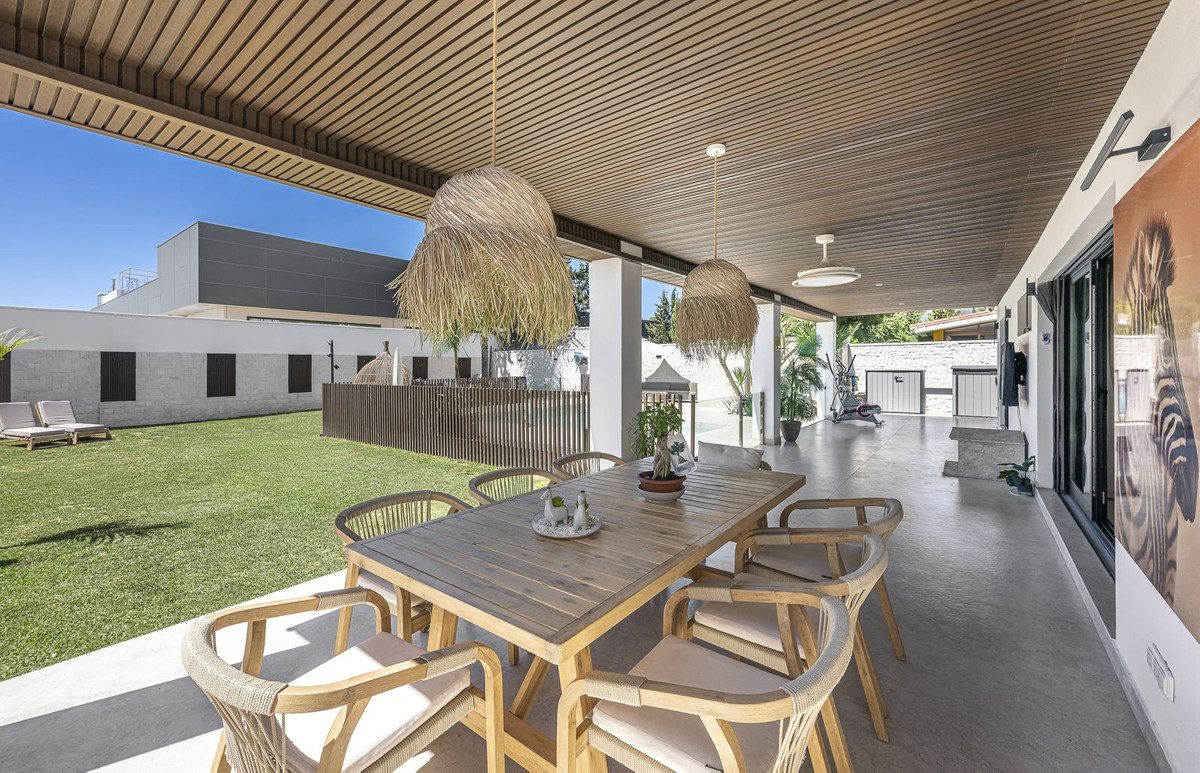 Detached Villa in Estepona, Costa del Sol – 3 beds – 1800000 € - photo 19 of 54