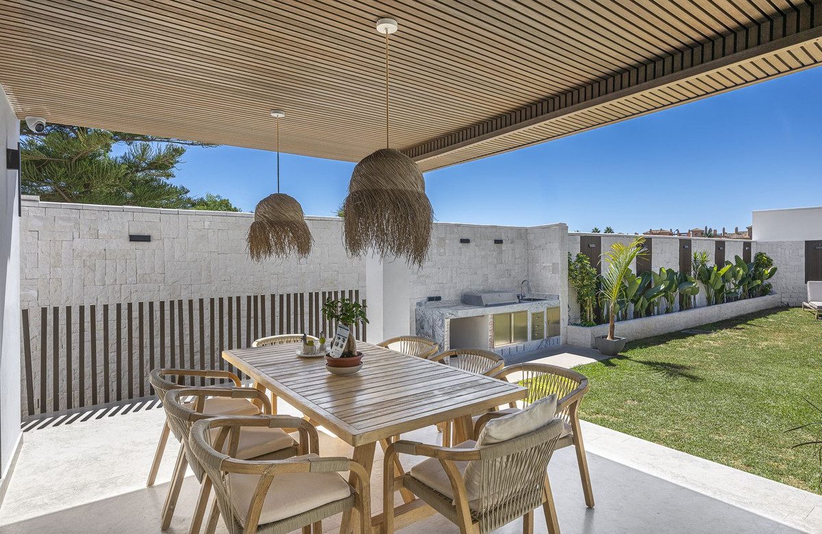 Detached Villa in Estepona, Costa del Sol – 3 beds – 1800000 € - photo 21 of 54