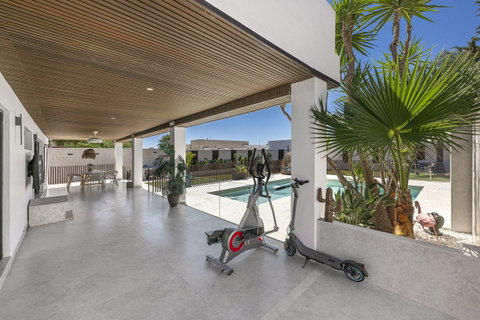 Detached Villa in Estepona, Costa del Sol – 3 beds – 1800000 € - photo 22 of 54