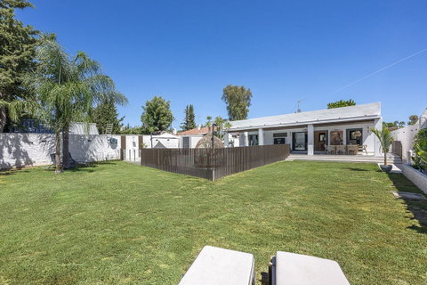 Detached Villa in Estepona, Costa del Sol – 3 beds – 1800000 € - photo 26 of 54