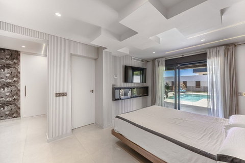 Detached Villa in Estepona, Costa del Sol – 3 beds – 1800000 € - photo 36 of 54