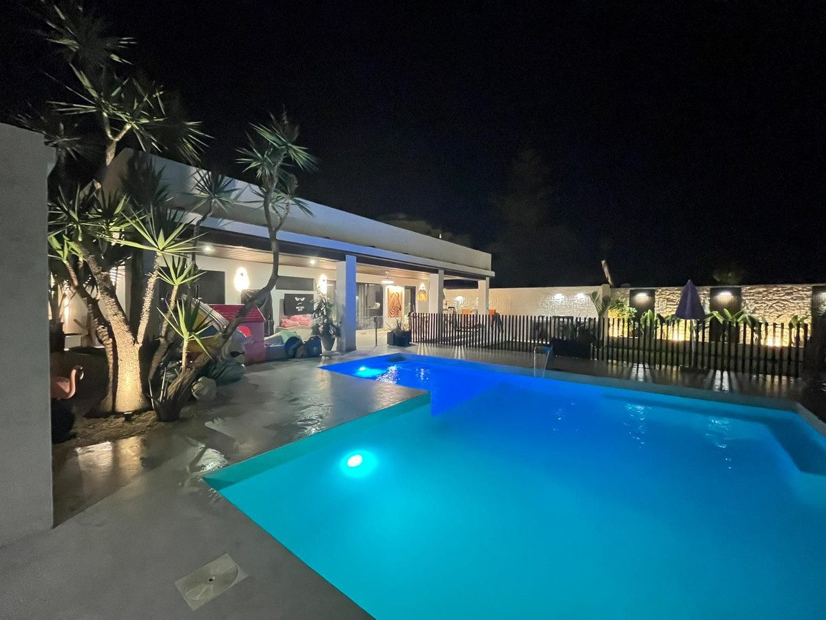 Detached Villa in Estepona, Costa del Sol – 3 beds – 1800000 € - photo 41 of 54