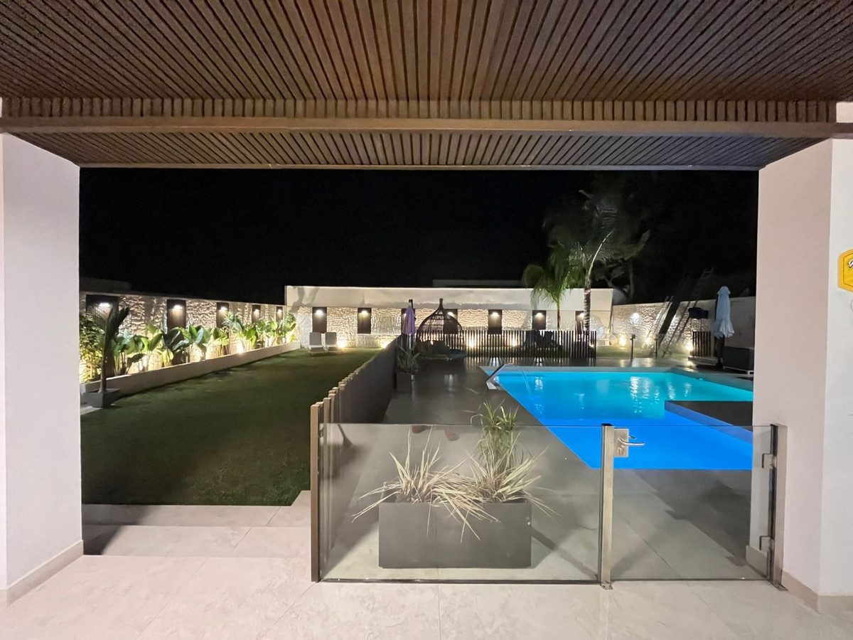 Detached Villa in Estepona, Costa del Sol – 3 beds – 1800000 € - photo 42 of 54