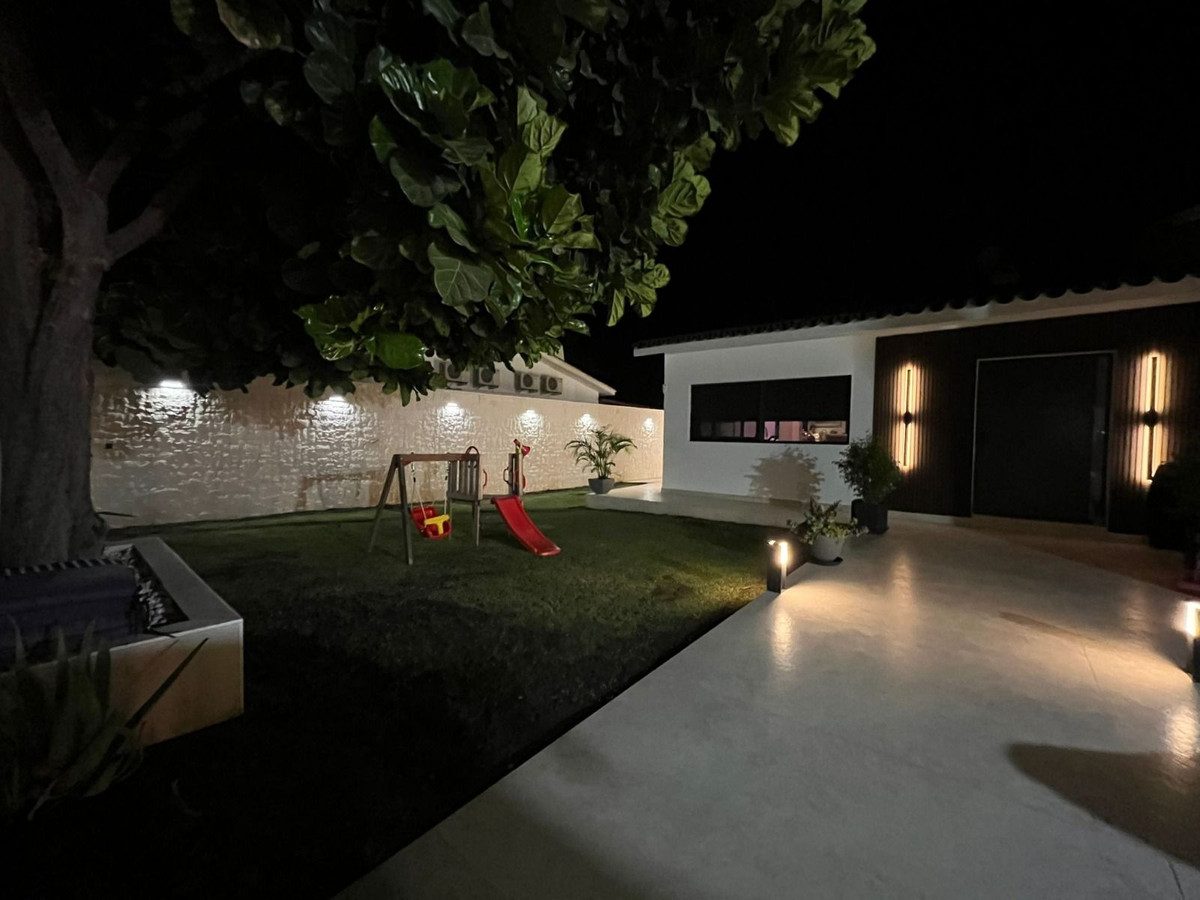 Detached Villa in Estepona, Costa del Sol – 3 beds – 1800000 € - photo 50 of 54