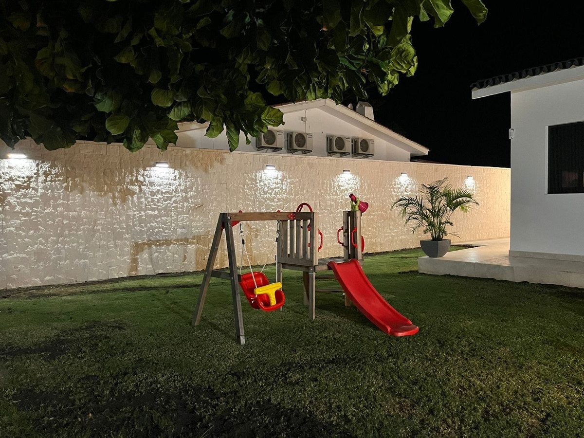 Detached Villa in Estepona, Costa del Sol – 3 beds – 1800000 € - photo 54 of 54