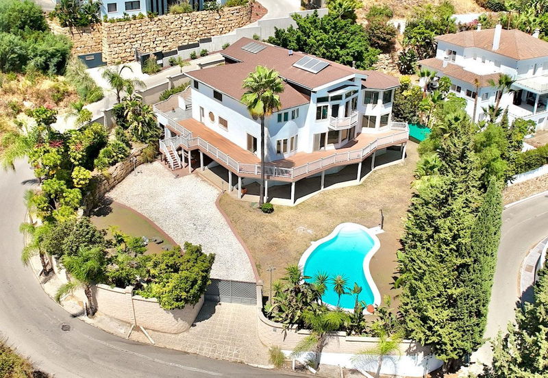 Detached Villa in Benahavís, Costa del Sol – 5 beds – 1995000 €