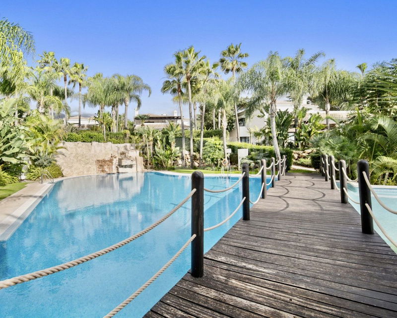 Detached Villa in Marbella, Costa del Sol – 5 beds – 1990000 €