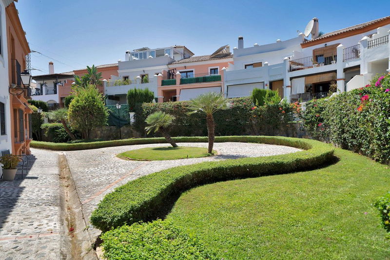Townhouse in El Paraiso, Costa del Sol – 4 beds – 649000 €