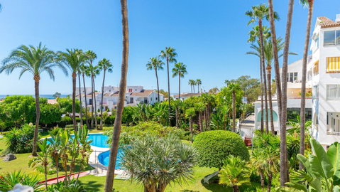 Middle Floor Apartment in Estepona, Costa del Sol – 2 beds – 350000 € - photo 4 of 22
