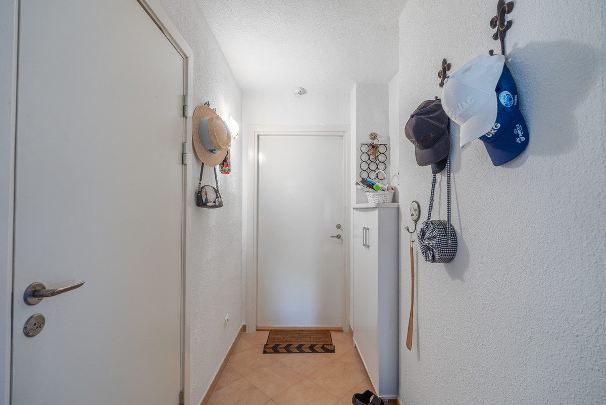 Middle Floor Apartment in Estepona, Costa del Sol – 2 beds – 350000 € - photo 22 of 22