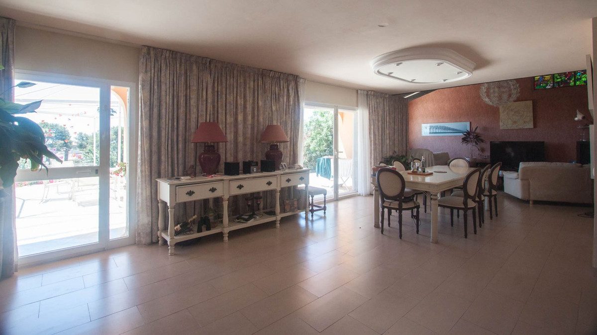 Detached Villa in Estepona, Costa del Sol – 4 beds – 2400000 € - photo 7 of 29