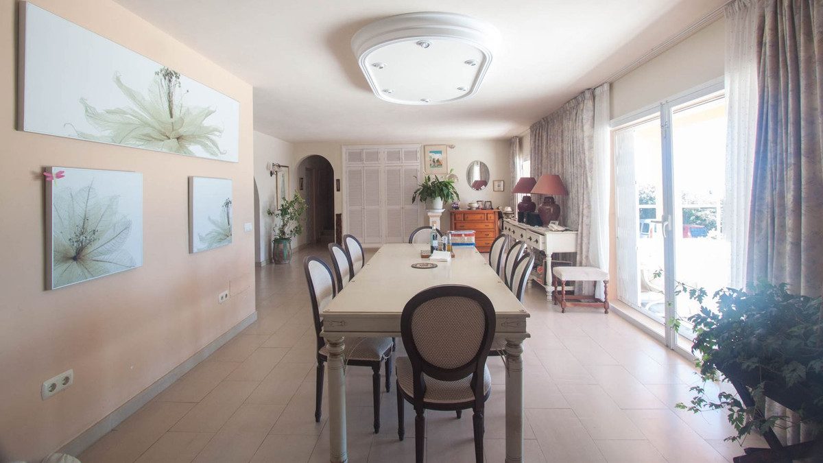 Detached Villa in Estepona, Costa del Sol – 4 beds – 2400000 € - photo 9 of 29