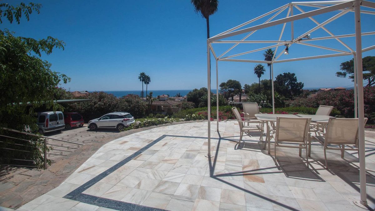 Detached Villa in Estepona, Costa del Sol – 4 beds – 2400000 € - photo 15 of 29