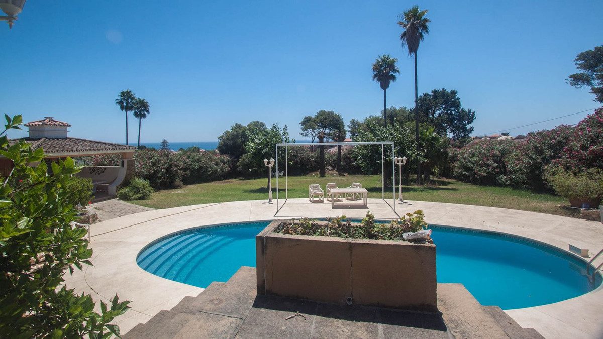 Detached Villa in Estepona, Costa del Sol – 4 beds – 2400000 € - photo 24 of 29
