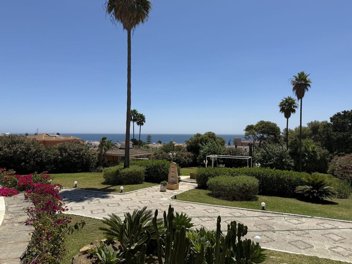 Detached Villa in Estepona, Costa del Sol – 4 beds – 2400000 € - photo 29 of 29