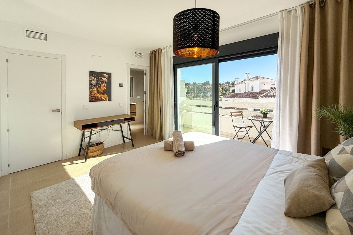Townhouse in El Paraiso, Costa del Sol – 3 beds – 549000 € - photo 5 of 46