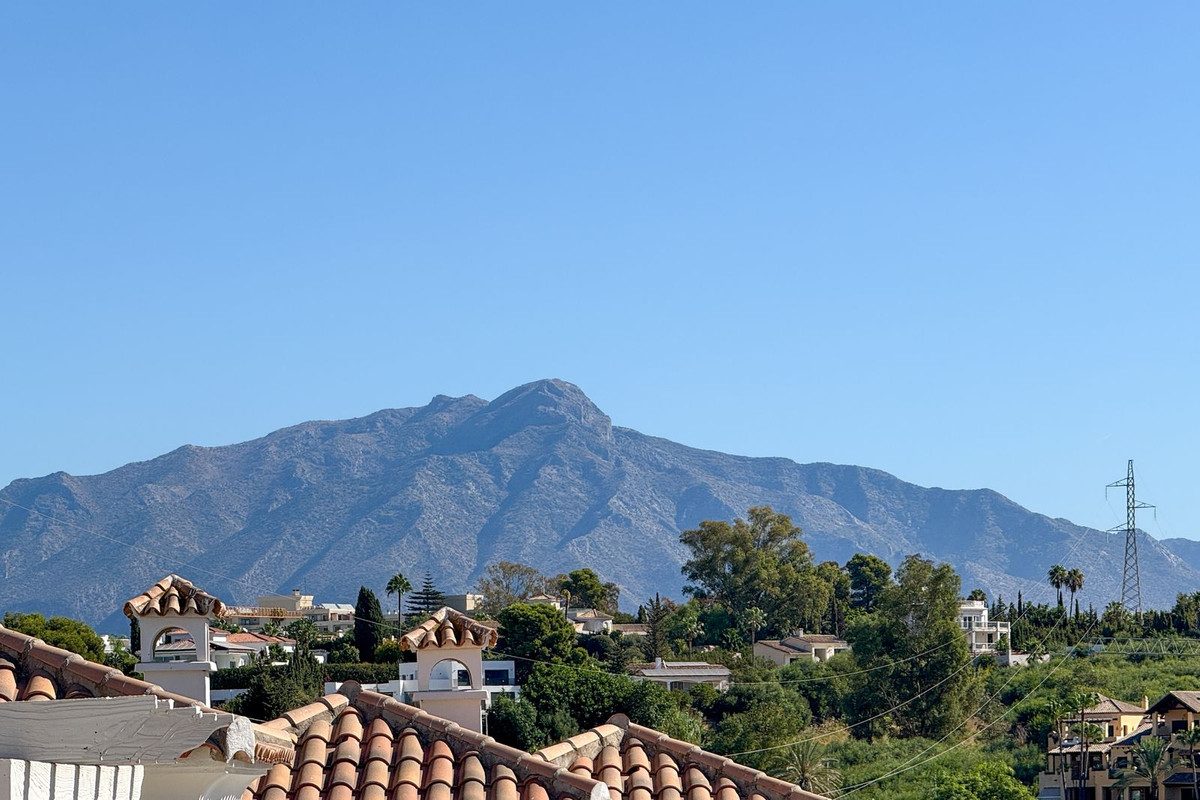 Townhouse in El Paraiso, Costa del Sol – 3 beds – 549000 € - photo 7 of 46
