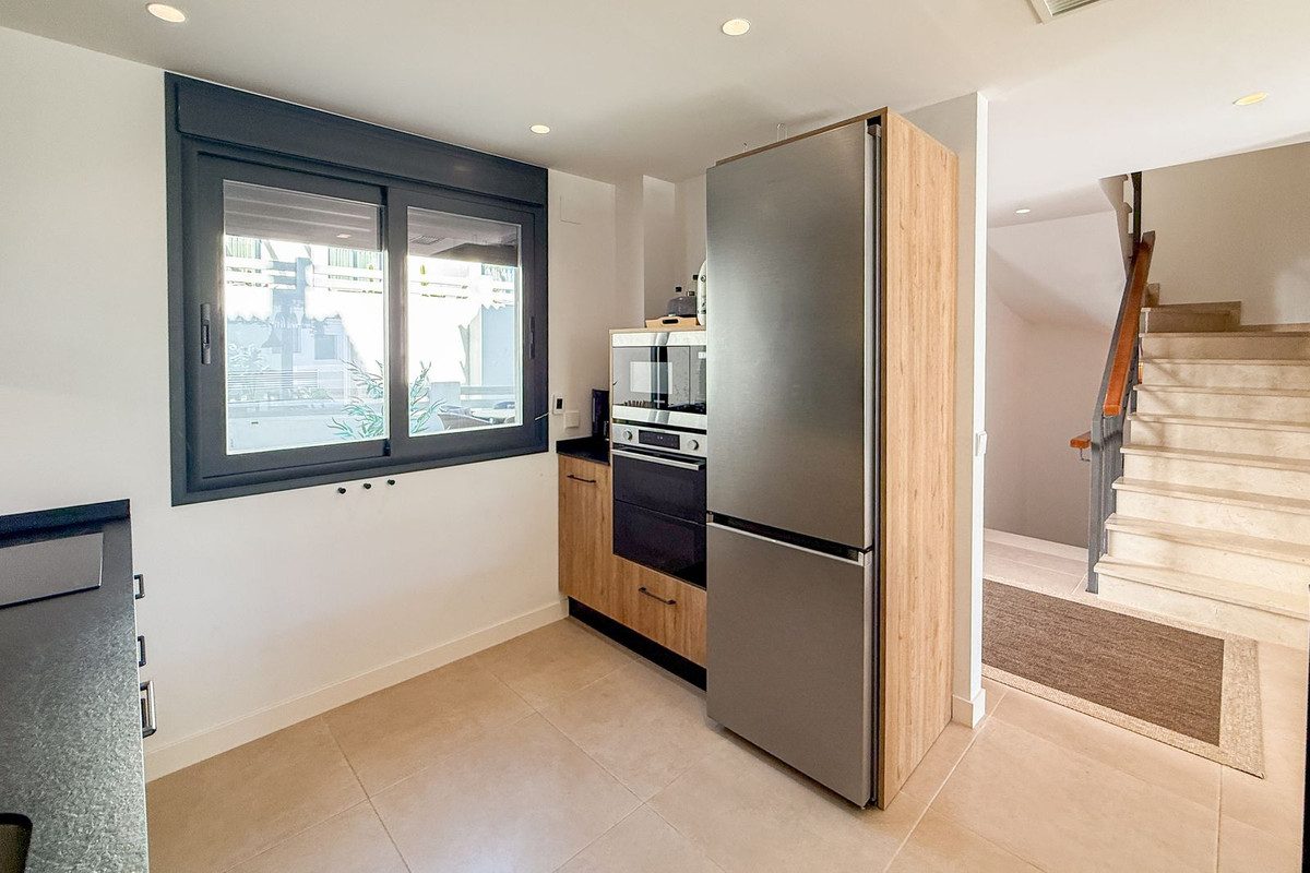 Townhouse in El Paraiso, Costa del Sol – 3 beds – 549000 € - photo 15 of 46