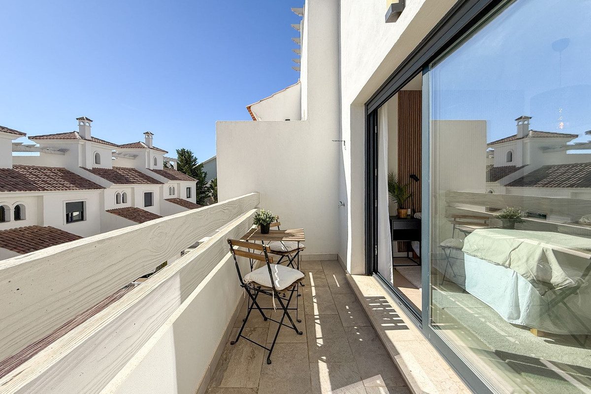 Townhouse in El Paraiso, Costa del Sol – 3 beds – 549000 € - photo 28 of 46