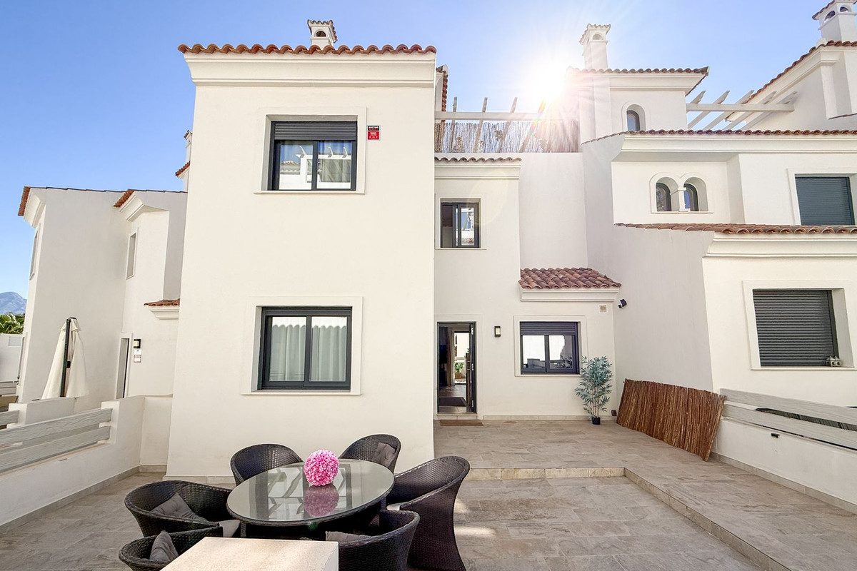 Townhouse in El Paraiso, Costa del Sol – 3 beds – 549000 € - photo 39 of 46