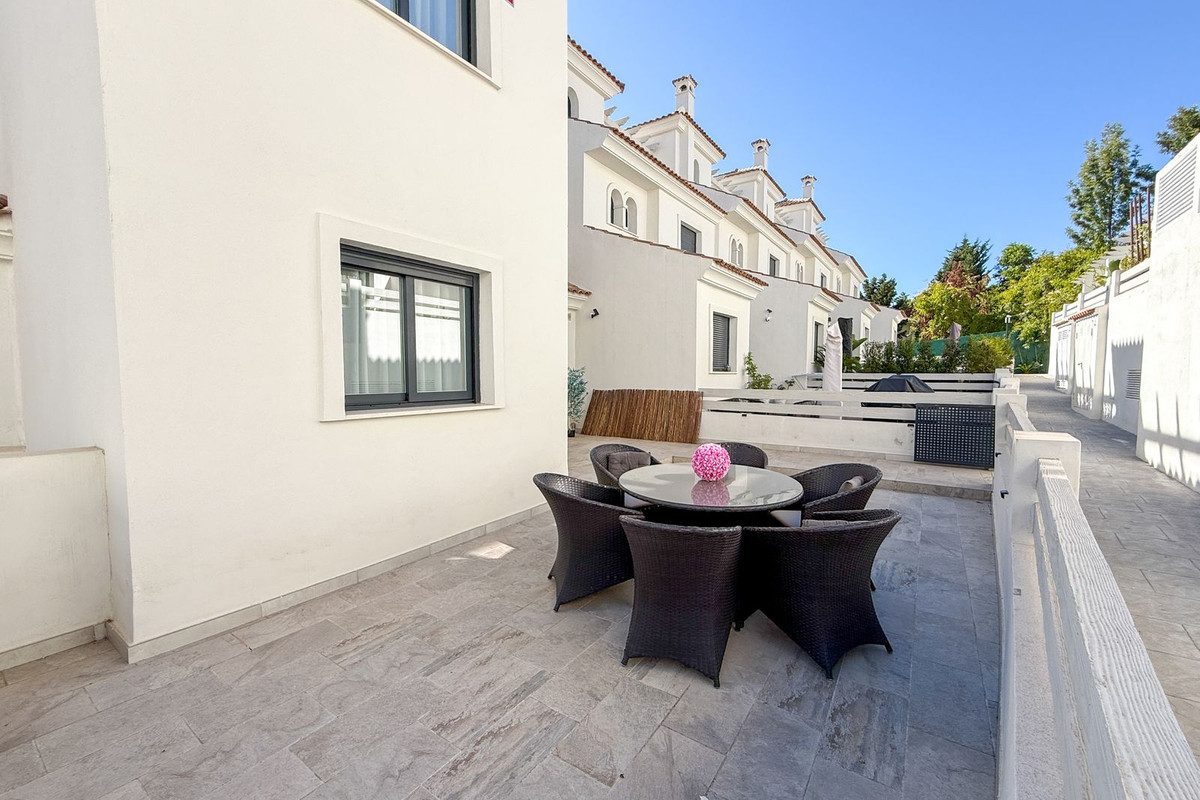 Townhouse in El Paraiso, Costa del Sol – 3 beds – 549000 € - photo 40 of 46