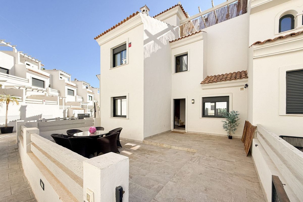 Townhouse in El Paraiso, Costa del Sol – 3 beds – 549000 € - photo 45 of 46