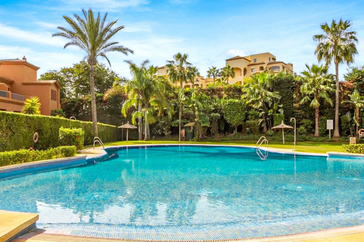 Ground Floor Apartment in Estepona, Costa del Sol – 2 beds – 450000 € - photo 2 of 25