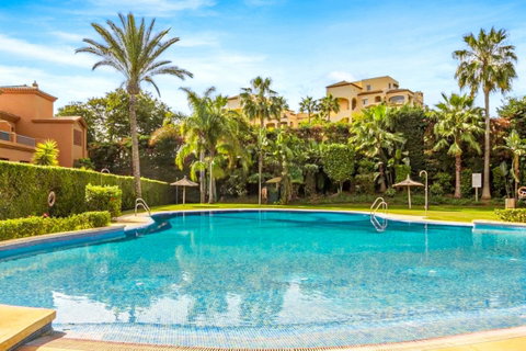 Ground Floor Apartment in Estepona, Costa del Sol – 2 beds – 450000 € - photo 2 of 25