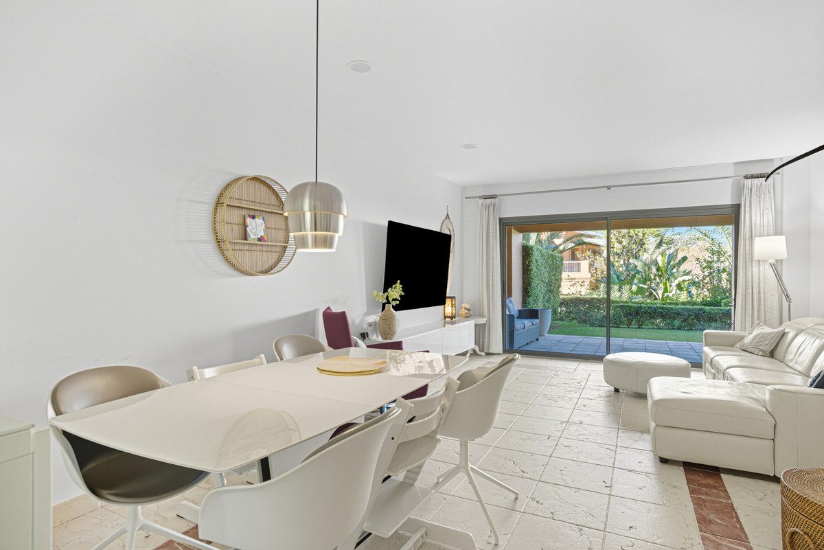 Ground Floor Apartment in Estepona, Costa del Sol – 2 beds – 450000 € - photo 4 of 25