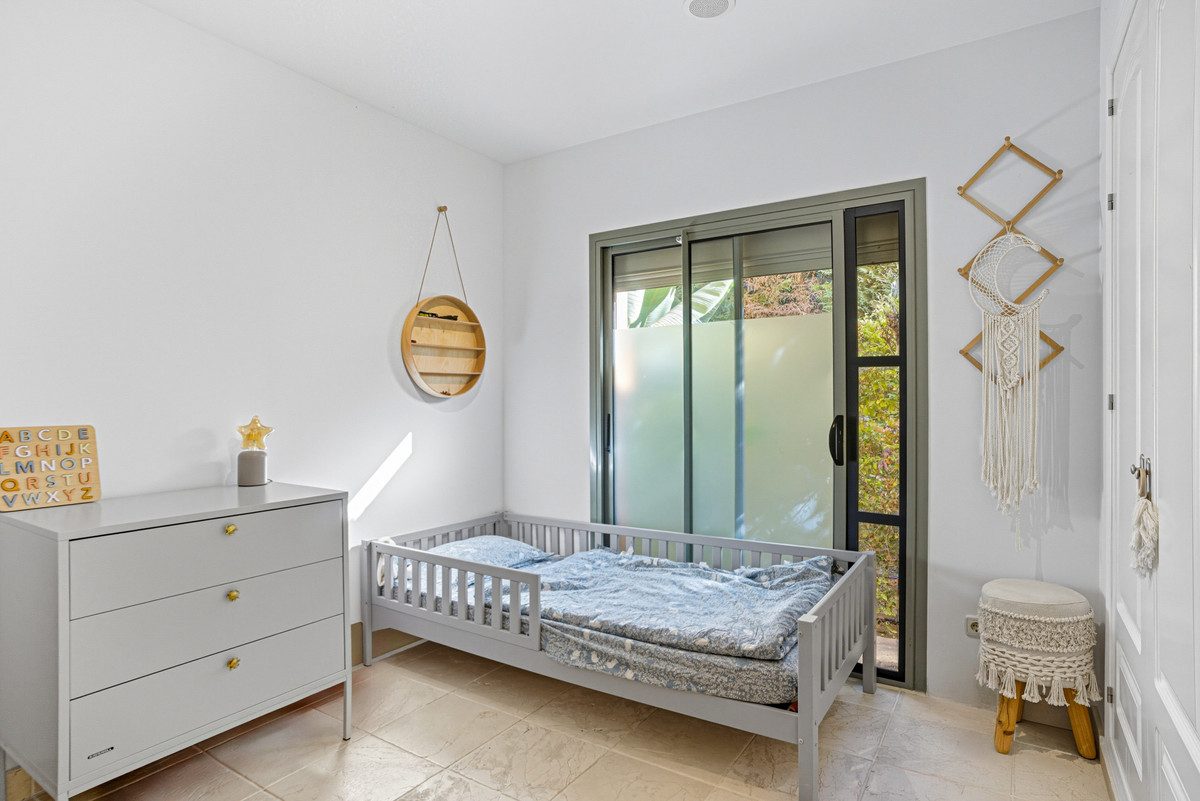 Ground Floor Apartment in Estepona, Costa del Sol – 2 beds – 450000 € - photo 12 of 25