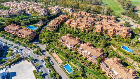 Ground Floor Apartment in Estepona, Costa del Sol – 2 beds – 450000 € - photo 17 of 25