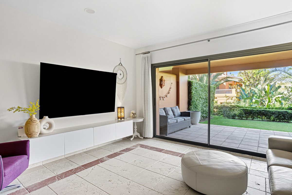 Ground Floor Apartment in Estepona, Costa del Sol – 2 beds – 450000 € - photo 21 of 25