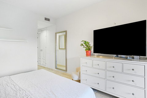 Ground Floor Apartment in Estepona, Costa del Sol – 2 beds – 450000 € - photo 24 of 25