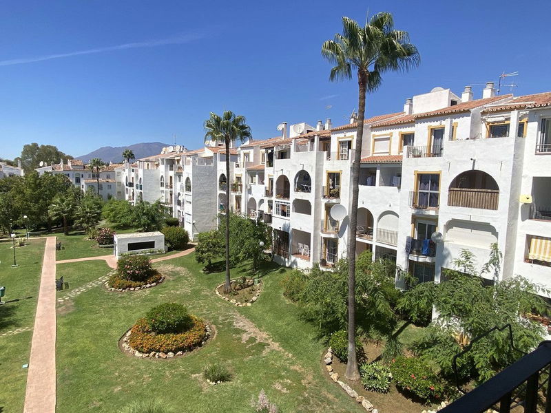 Top Floor Apartment in Estepona, Costa del Sol – 2 beds – 310000 €