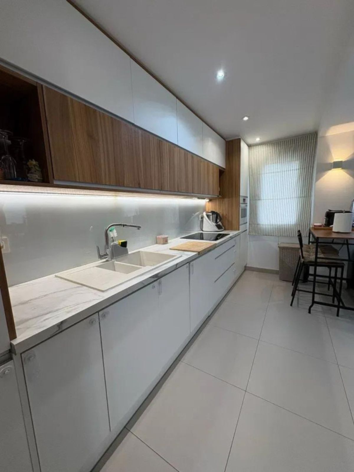 Middle Floor Apartment in Marbella, Costa del Sol – 2 beds – 395000 € - photo 2 of 24