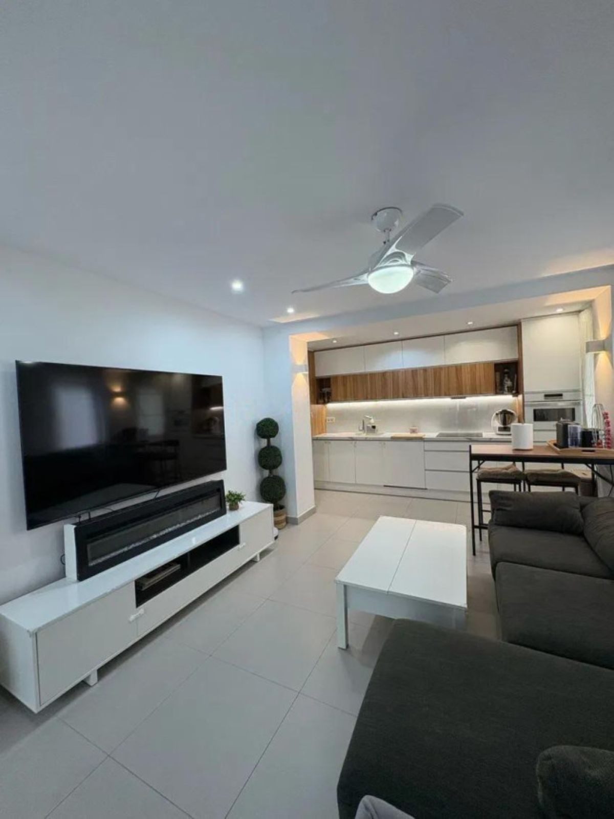 Middle Floor Apartment in Marbella, Costa del Sol – 2 beds – 395000 € - photo 3 of 24