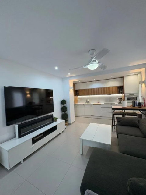 Middle Floor Apartment in Marbella, Costa del Sol – 2 beds – 395000 € - photo 3 of 24