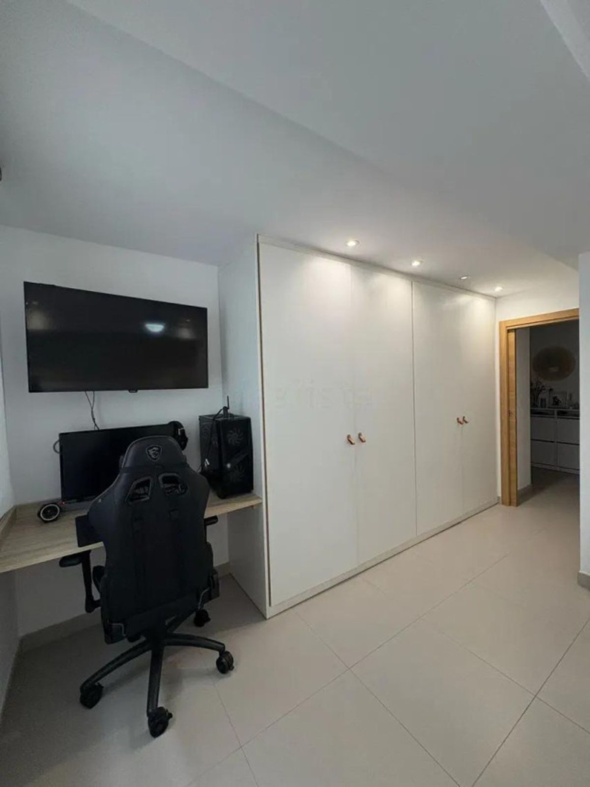 Middle Floor Apartment in Marbella, Costa del Sol – 2 beds – 395000 € - photo 10 of 24