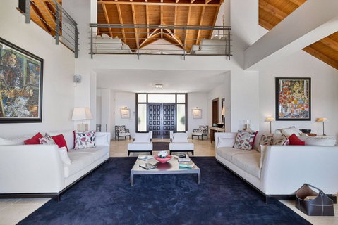 Detached Villa in Benahavís, Costa del Sol – 5 beds – 3950000 € - photo 3 of 26