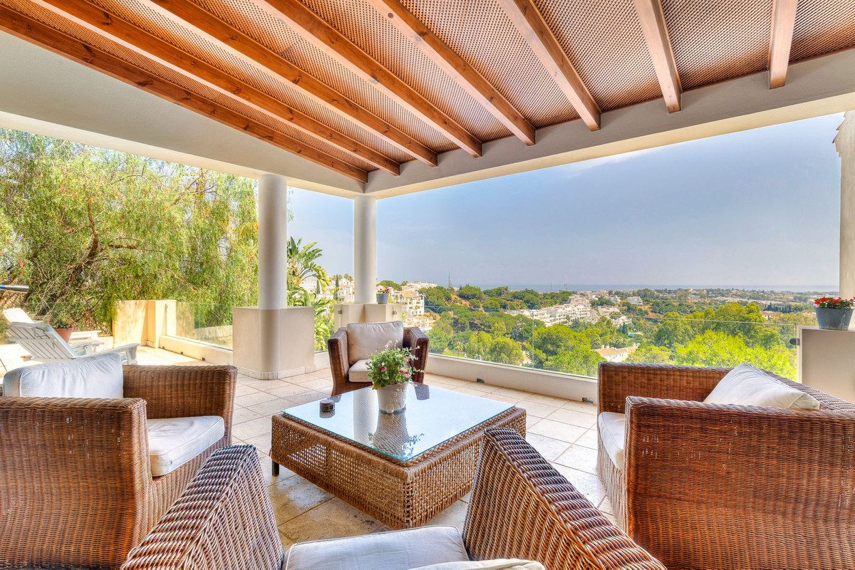 Detached Villa in Benahavís, Costa del Sol – 5 beds – 3950000 € - photo 6 of 26