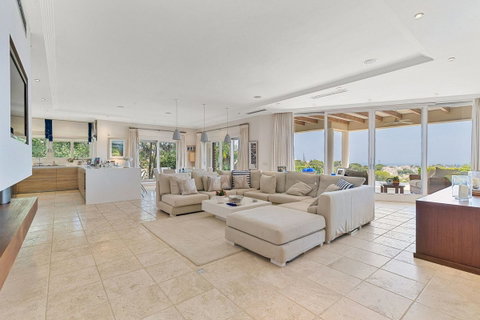 Detached Villa in Benahavís, Costa del Sol – 5 beds – 3950000 € - photo 8 of 26