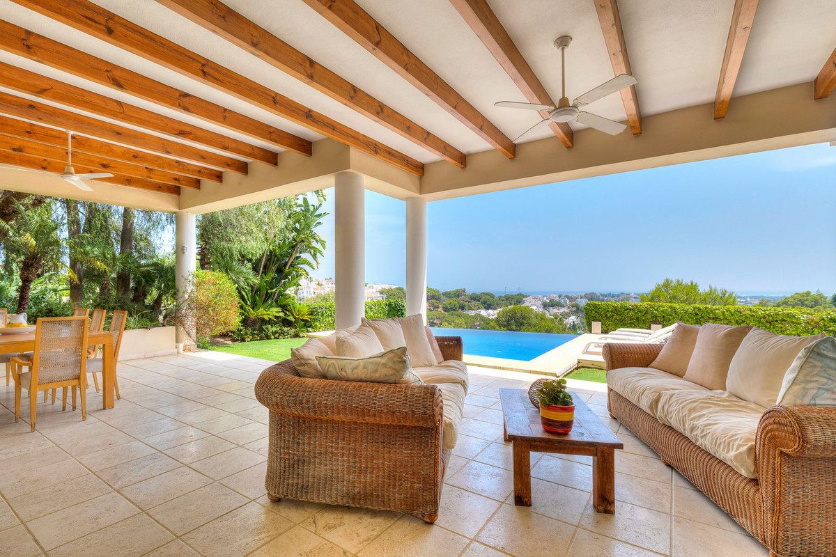 Detached Villa in Benahavís, Costa del Sol – 5 beds – 3950000 € - photo 13 of 26