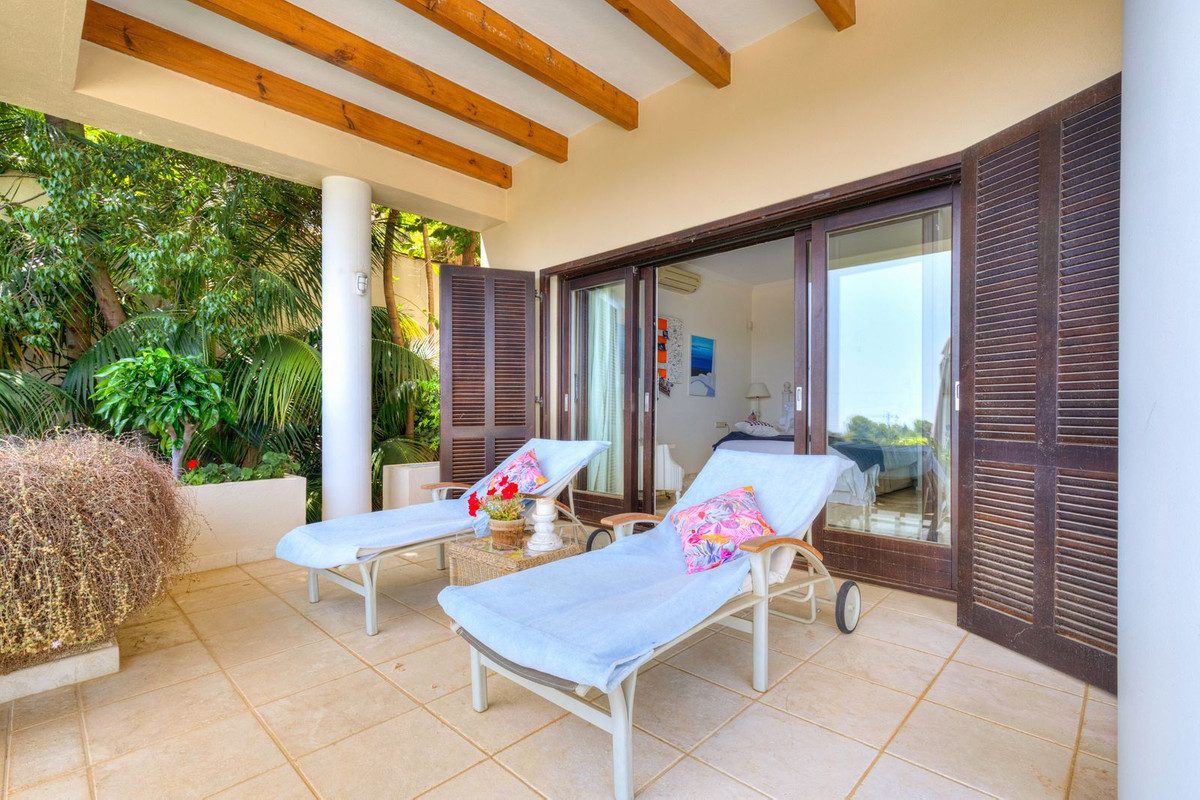 Detached Villa in Benahavís, Costa del Sol – 5 beds – 3950000 € - photo 15 of 26