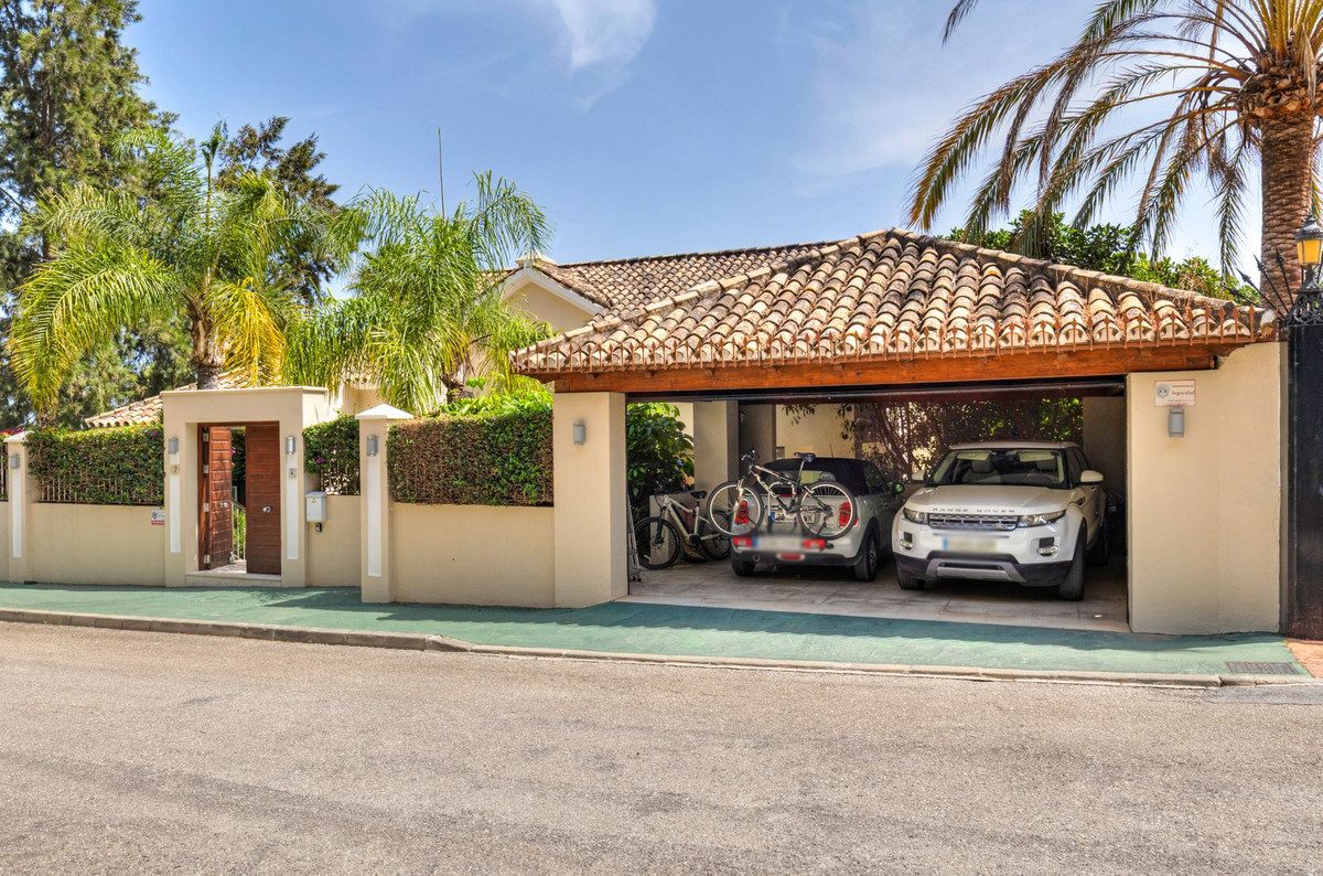 Detached Villa in Benahavís, Costa del Sol – 5 beds – 3950000 € - photo 22 of 26