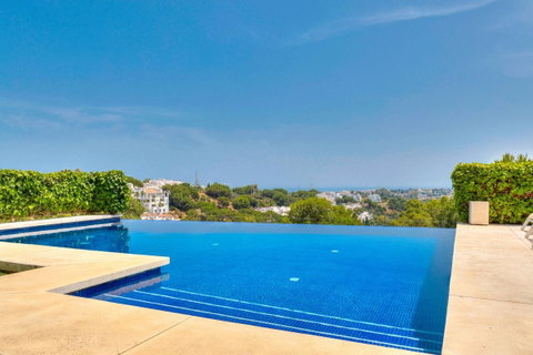 Detached Villa in Benahavís, Costa del Sol – 5 beds – 3950000 € - photo 23 of 26