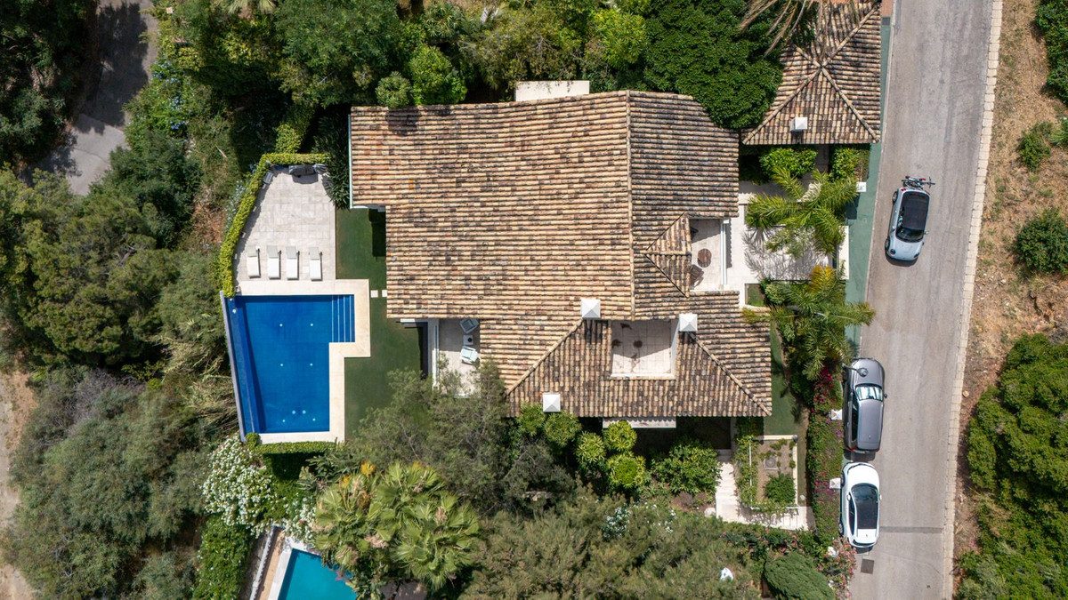 Detached Villa in Benahavís, Costa del Sol – 5 beds – 3950000 € - photo 25 of 26