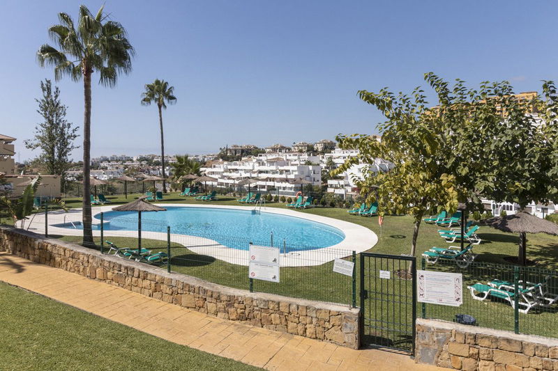 Middle Floor Apartment in Estepona, Costa del Sol – 2 beds – 425000 €