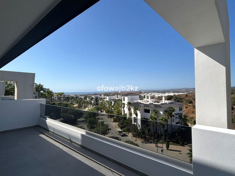 Top Floor Apartment in Estepona, Costa del Sol – 2 beds – 650000 €
